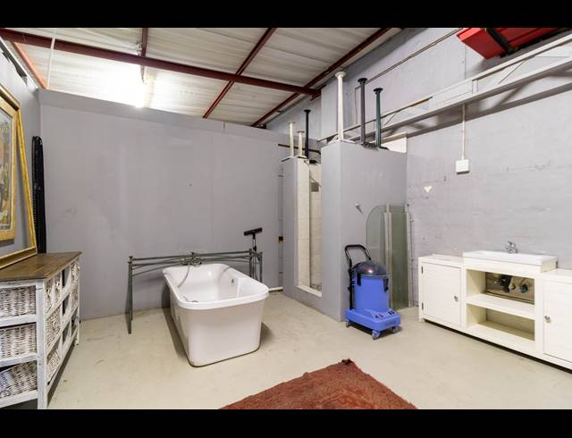 1,350M² BUILDING FOR SALE IN EDENVALE CENTRAL